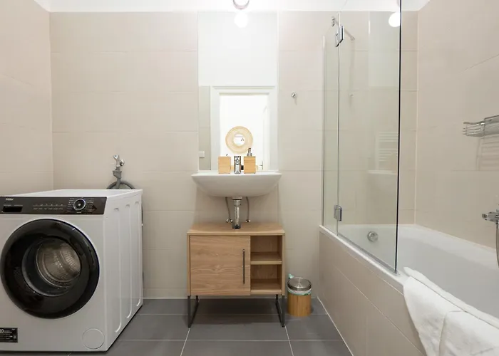 Апартаменты Spacious 110м2 Flat In The Center *