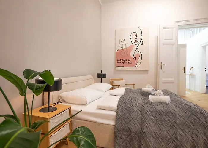 Апартаменты Spacious 110м2 Flat In The Center